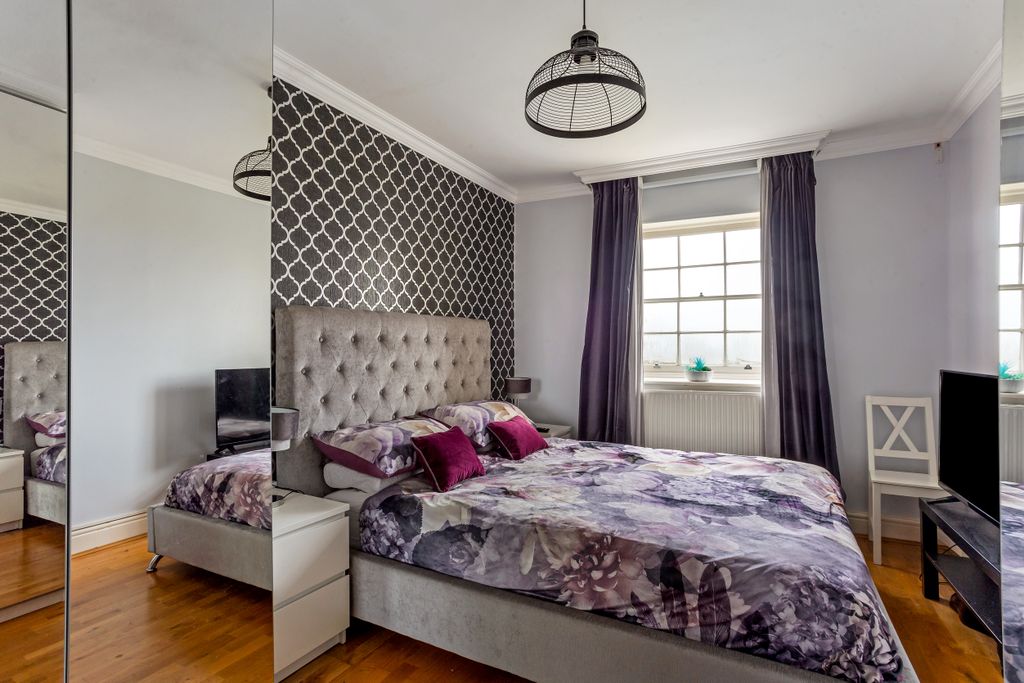 Property photo 3 of 16 Bedroom