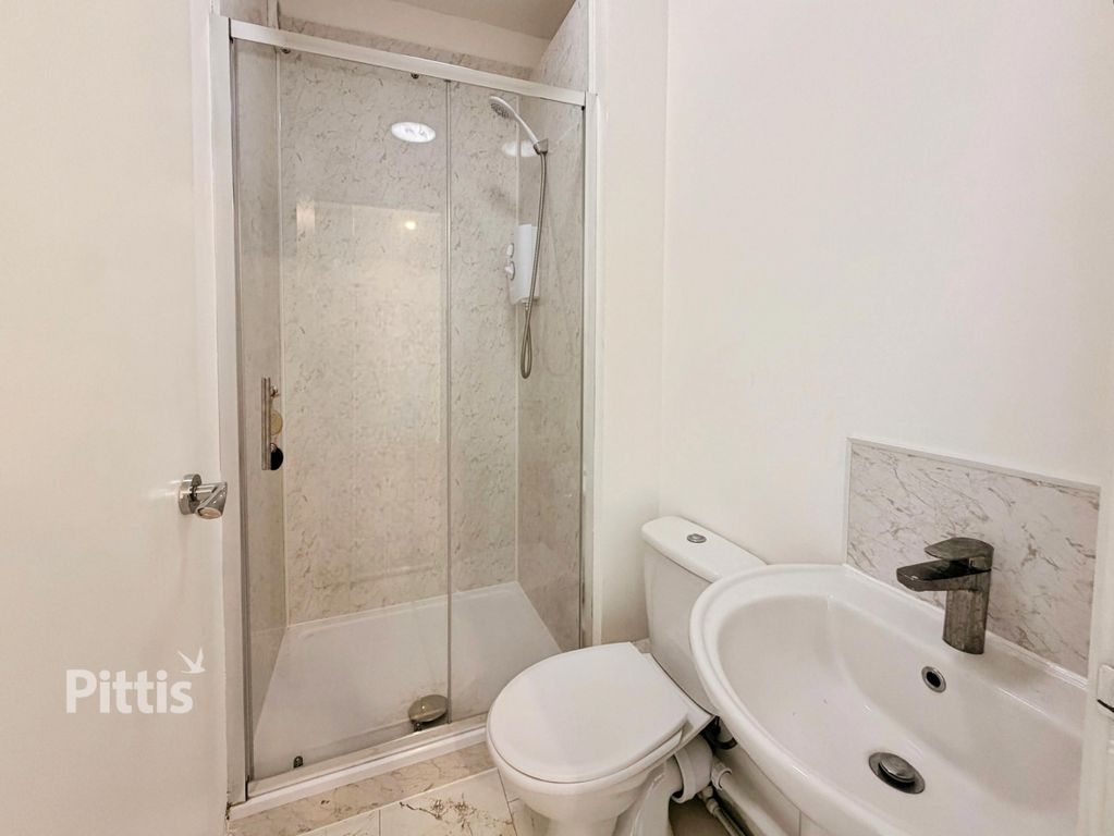 Additional image 4 of 2 bed flat to rentPyle Street, Newport PO30