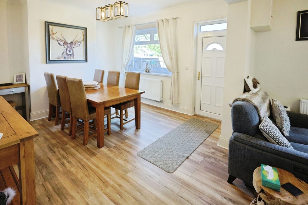 Property photo 3 of 17 Pbox-Img.Jpg