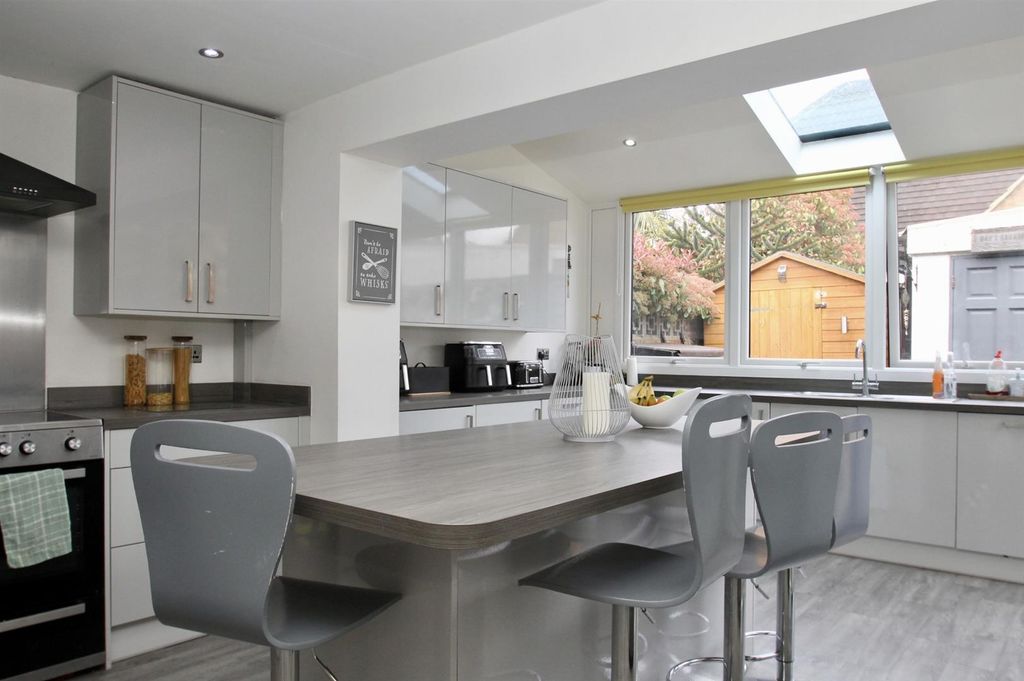 Property photo 3 of 17 Kitchen 1.Jpg