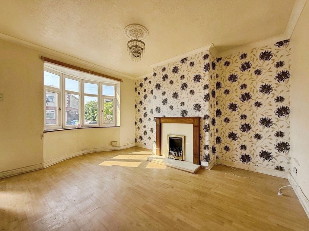 Property photo 2 of 17 Pbox-Living_Room-323762.Jpg