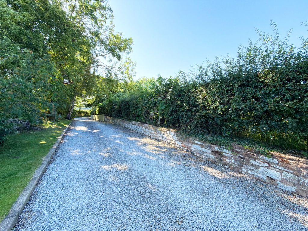 Property photo 2 of 24