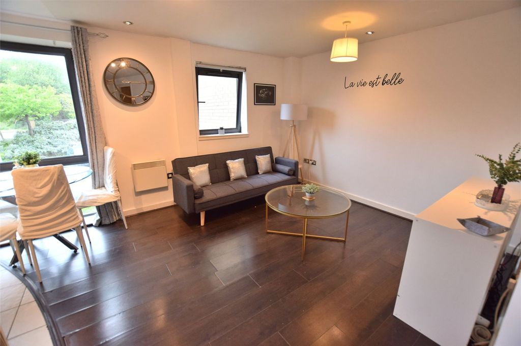 Property photo 2 of 8 Lounge Area