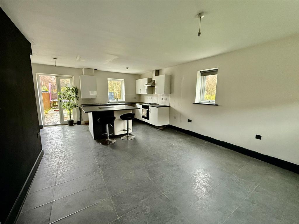 Property photo 2 of 14 Lounge Area