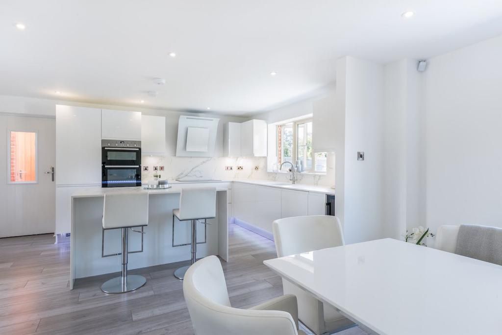 Property photo 2 of 12 Image