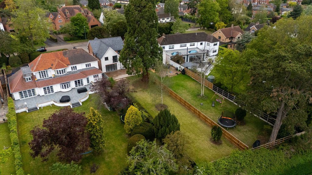 Property photo 2 of 31