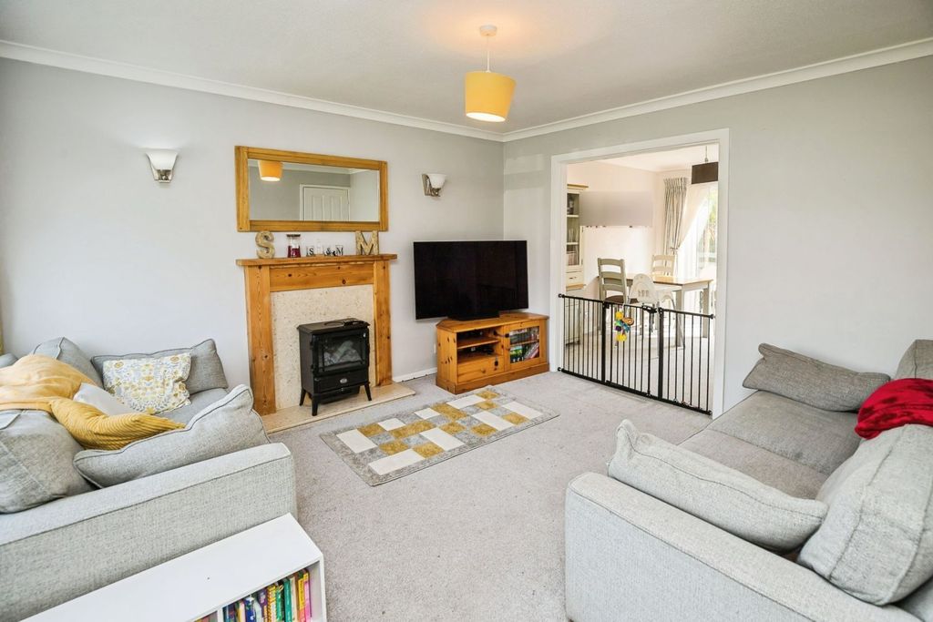 Property photo 2 of 13