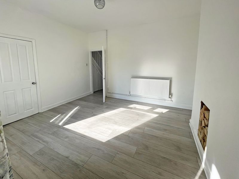 Property photo 3 of 12 Photo 4