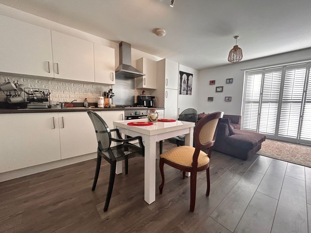 Property photo 3 of 6 Fc90309A-13B8-4B6E-ba5c-9E4568086E7A