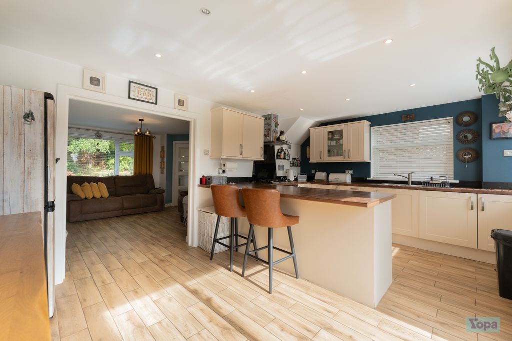 Property photo 2 of 18 Kitchen/Diner