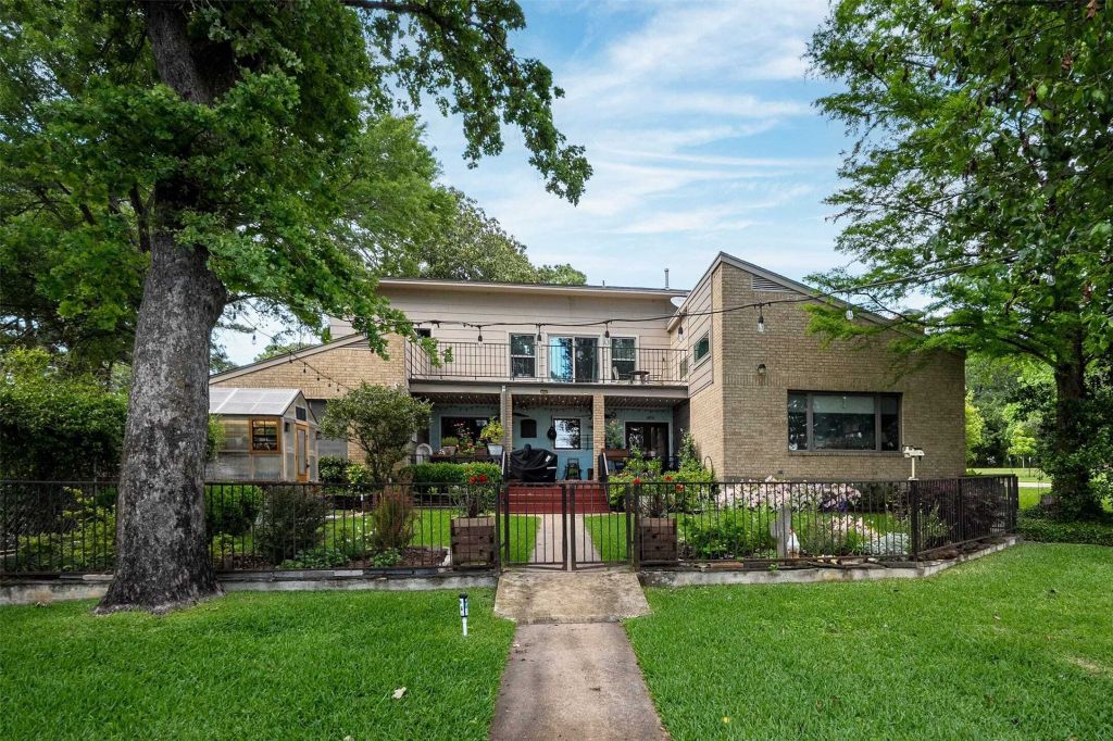 Property photo 1 of 31