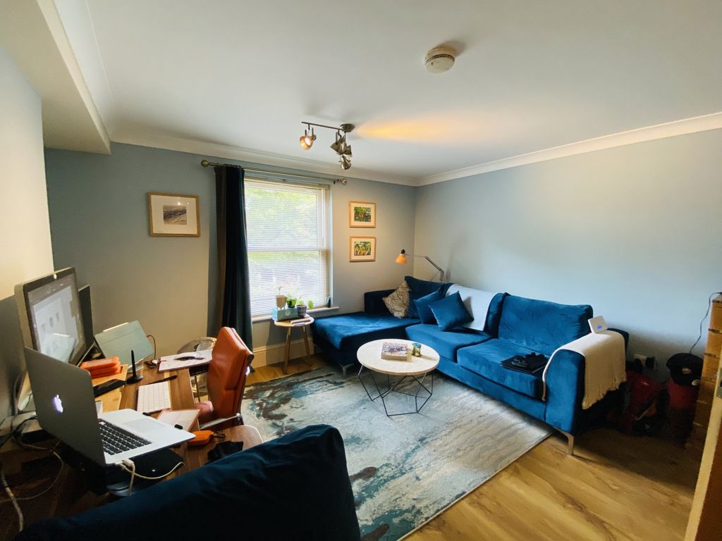 Property photo 2 of 10 Lounge