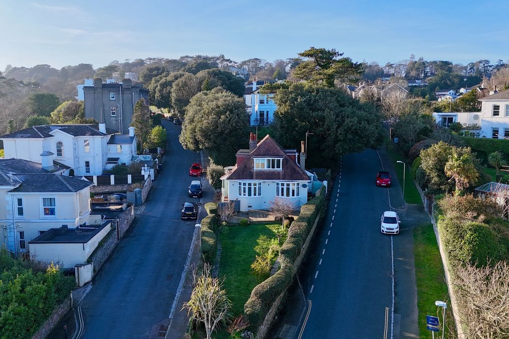 Property photo 1 of 25