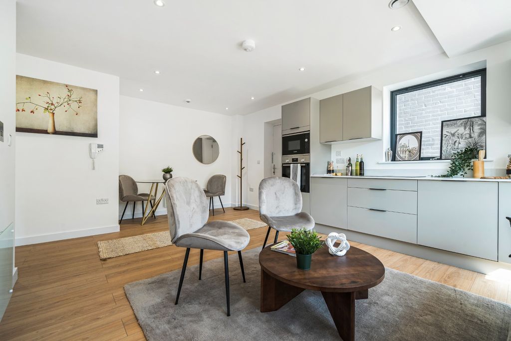 Property photo 3 of 13 4411025