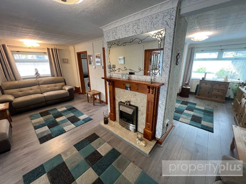 Property photo 2 of 19 Picture No. 18