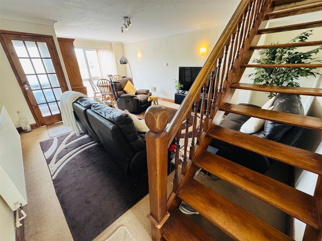 Property photo 2 of 18 Lounge/Diner: