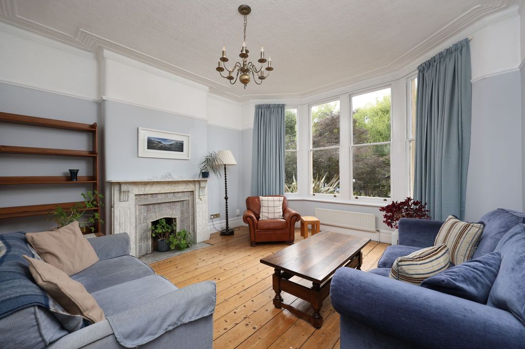 Property photo 3 of 32