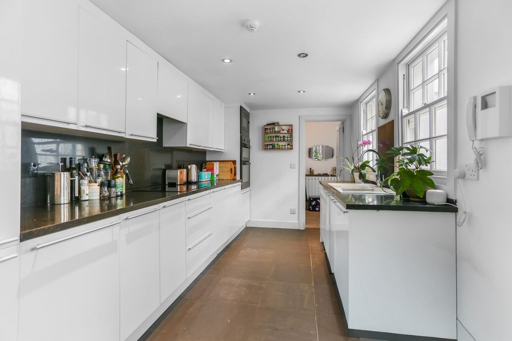 Property photo 3 of 28