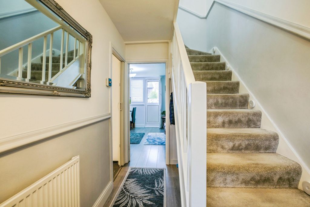 Property photo 3 of 18 Hallway