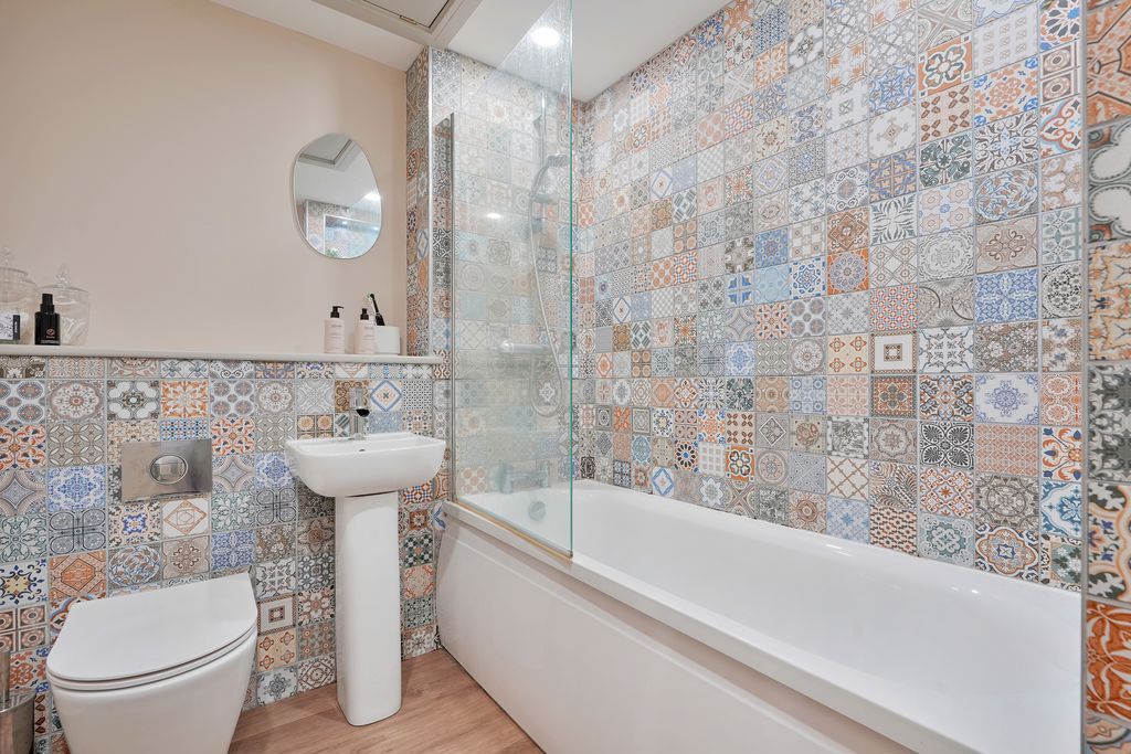 Property photo 3 of 18 Bathroom