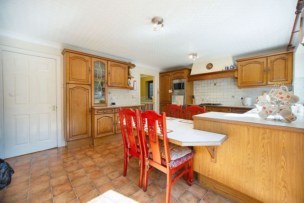 Property photo 3 of 25