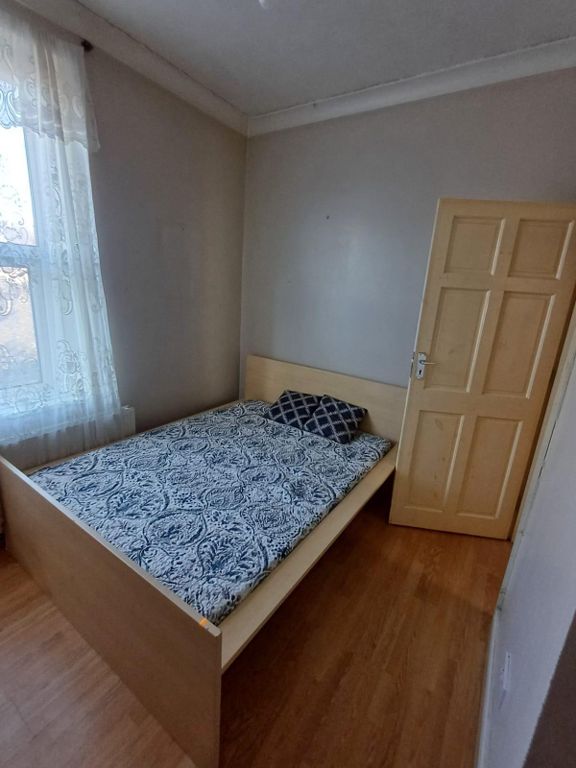 Property photo 1 of 7 Three/Four Bed House Ideal For Families- £2700 Pcm