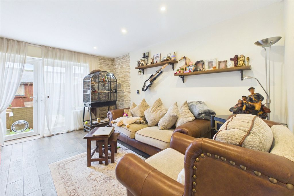 Property photo 2 of 21 Picture No. 13