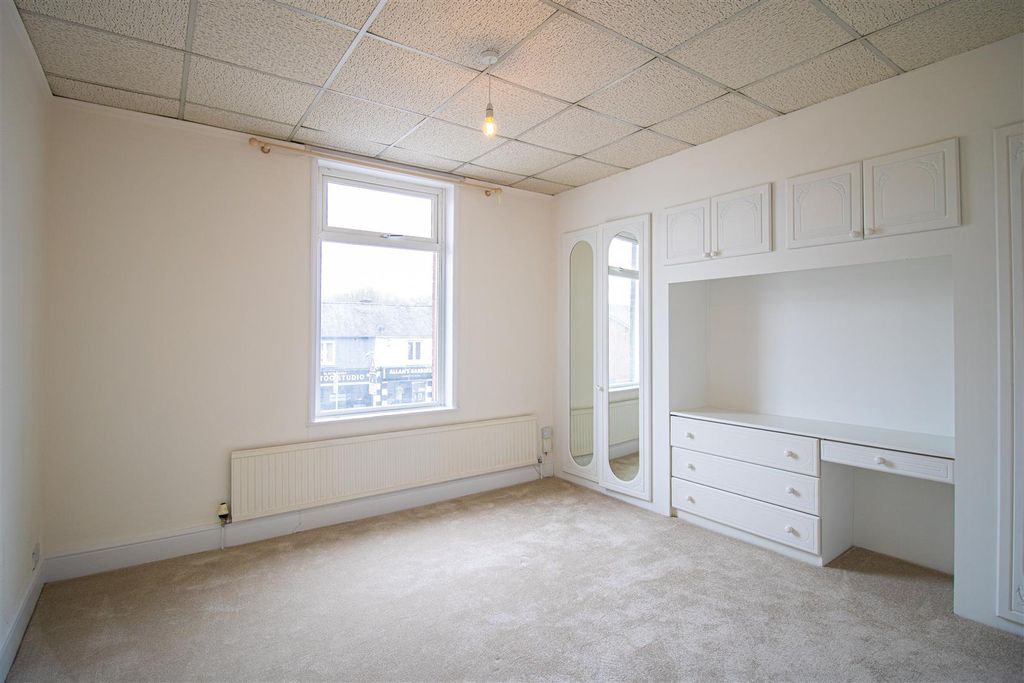 Property photo 3 of 7 Bedroom 1