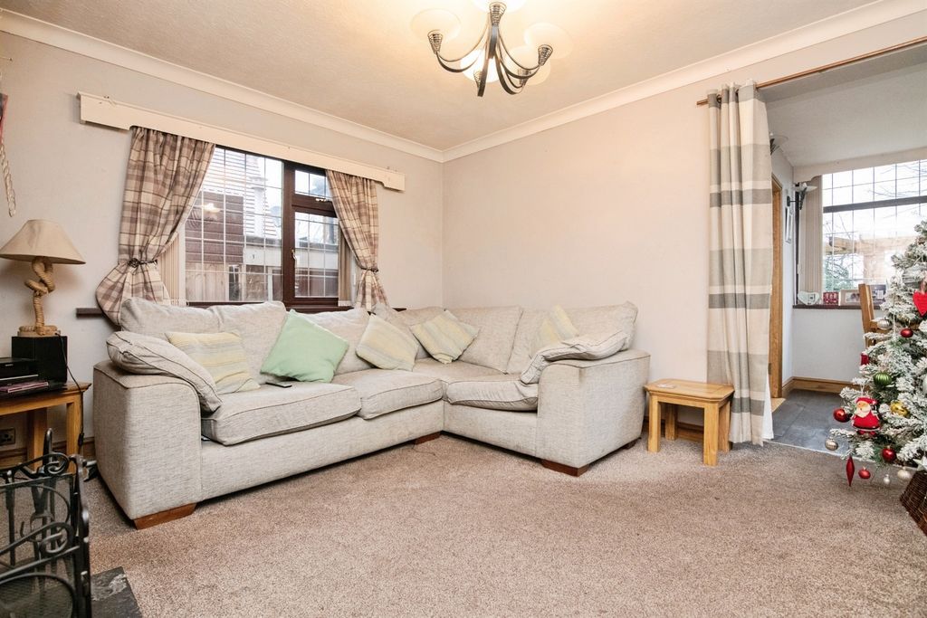 Property photo 3 of 18