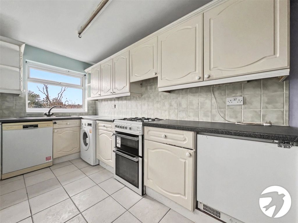 Property photo 2 of 9 Kitchen