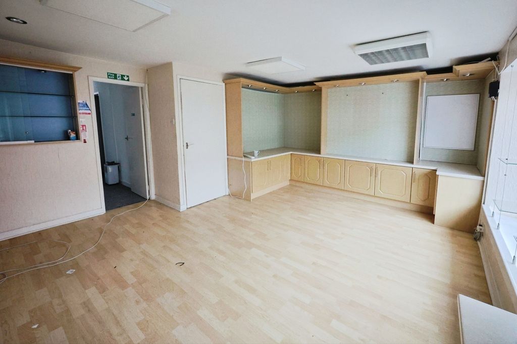 Property photo 3 of 9 Pbox-Img.Jpg