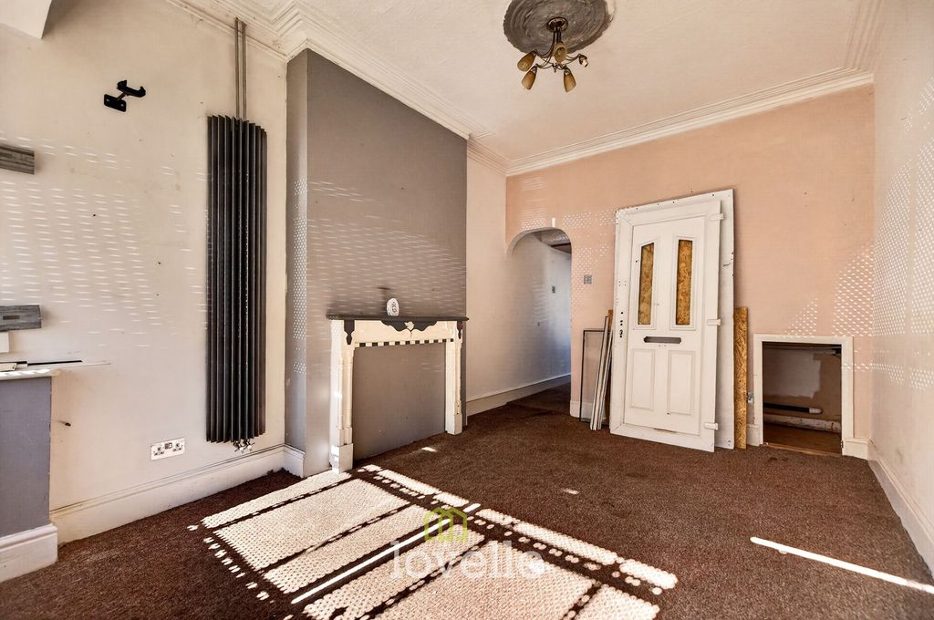 Property photo 2 of 21