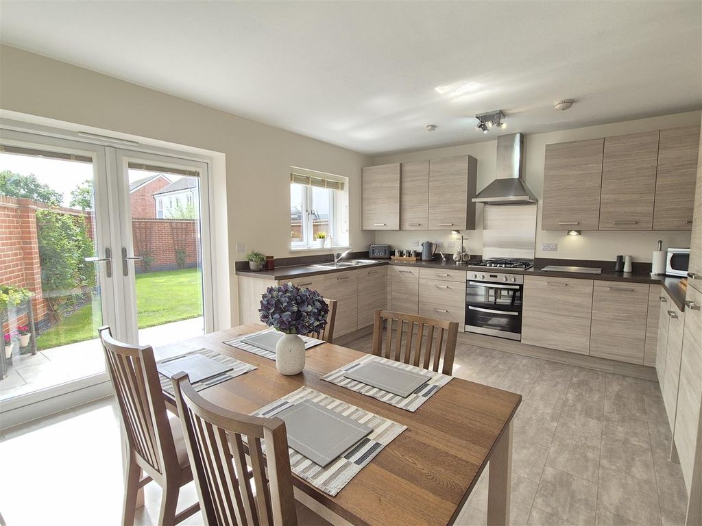 Property photo 2 of 21 Kitchen/Diner