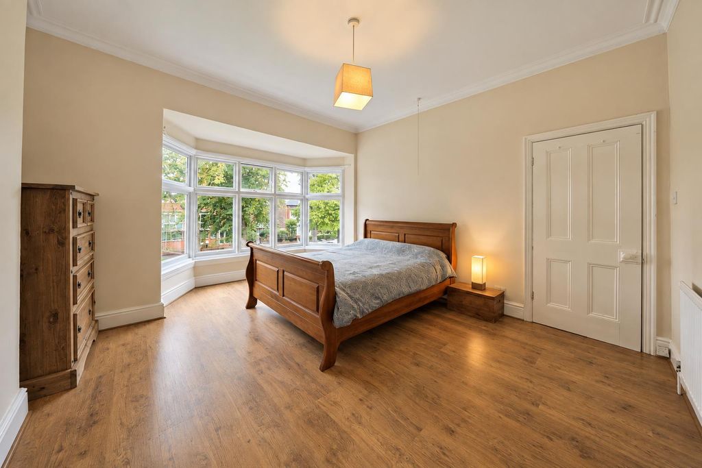 Property photo 3 of 31