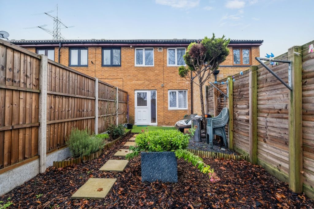 Property photo 3 of 13 Garden