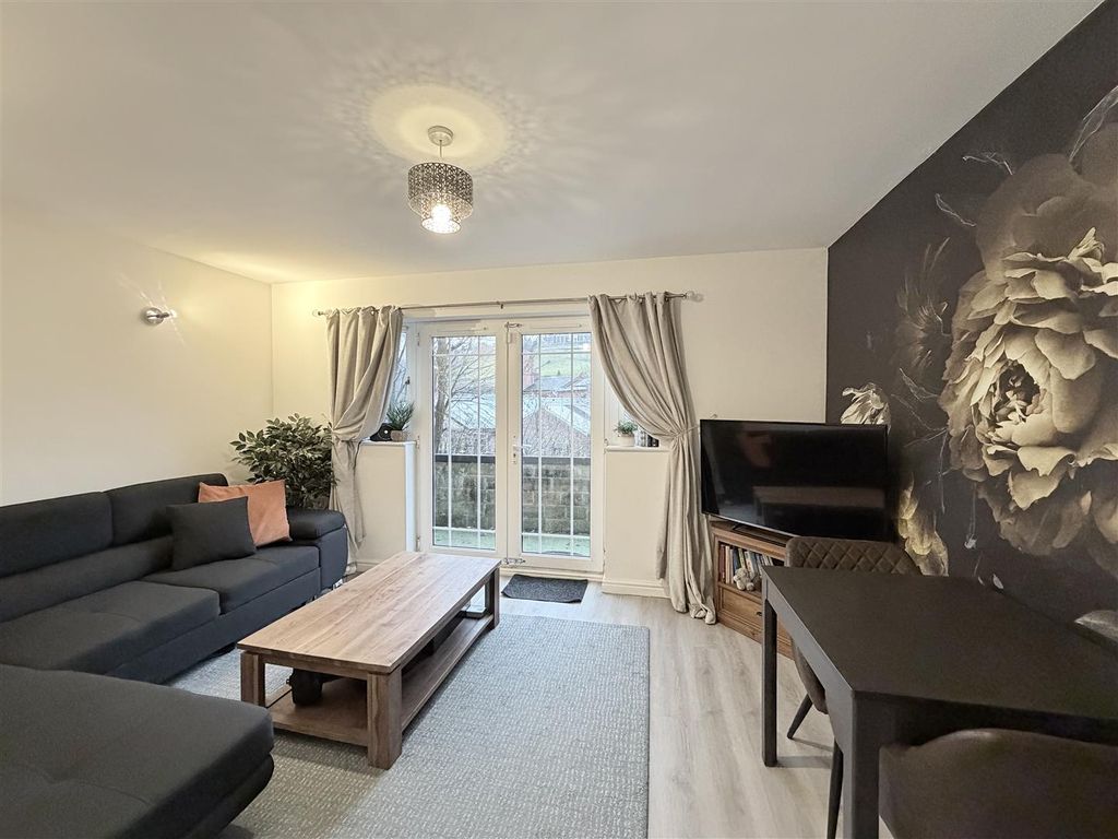 Property photo 2 of 7 02.Jpeg