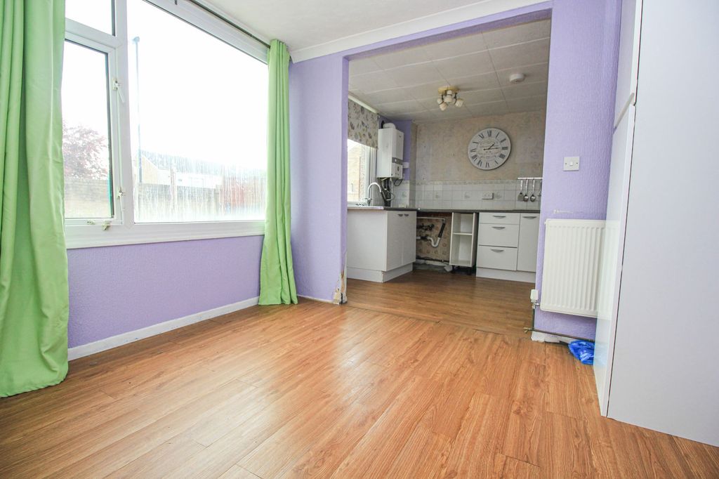 Property photo 3 of 16