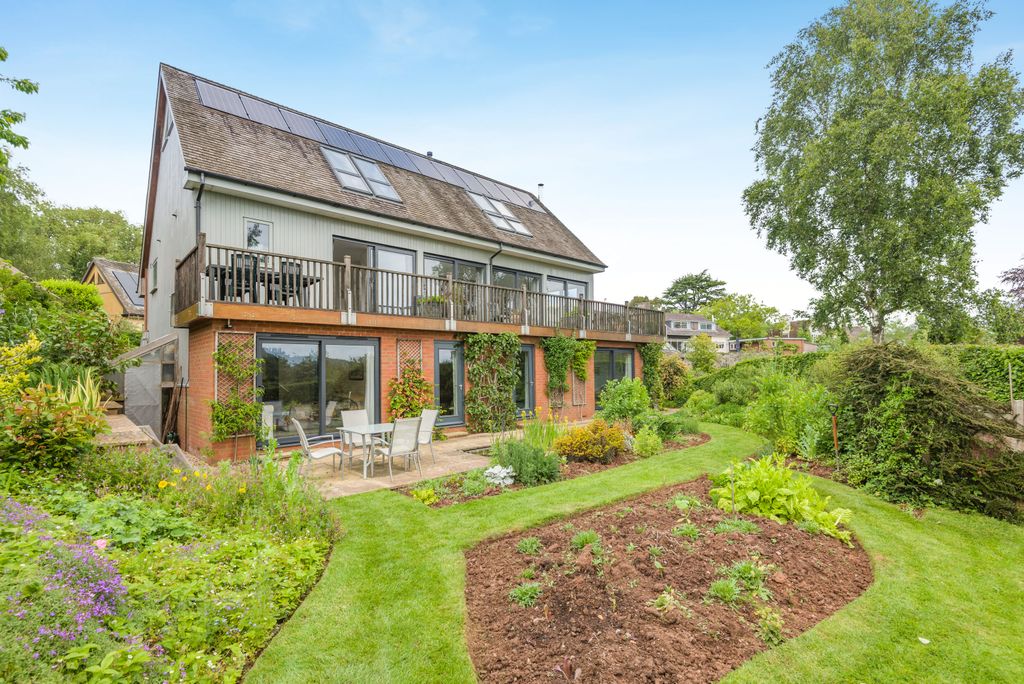 Property photo 1 of 30 8691797-Exterior07