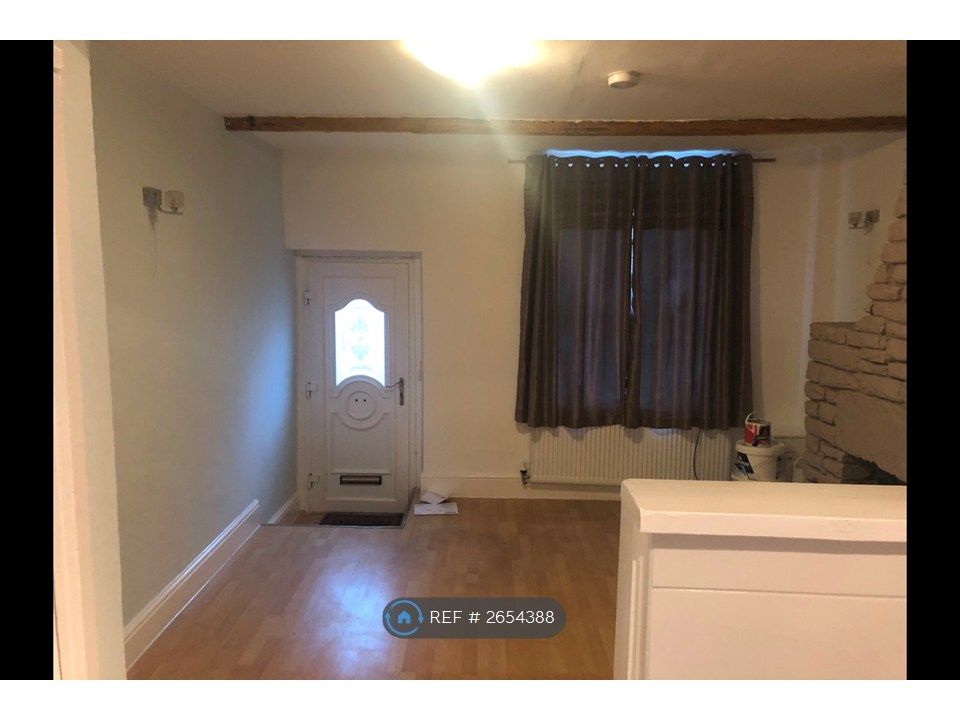 Property photo 3 of 8 Lounge