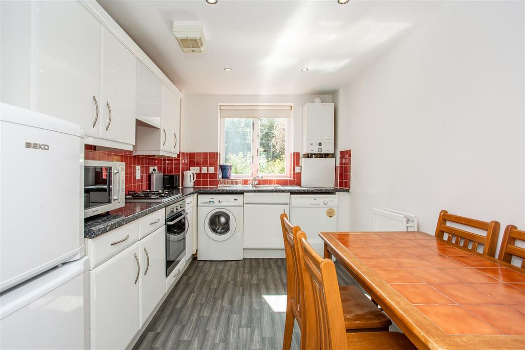 Property photo 2 of 11 Kitchen/Diner