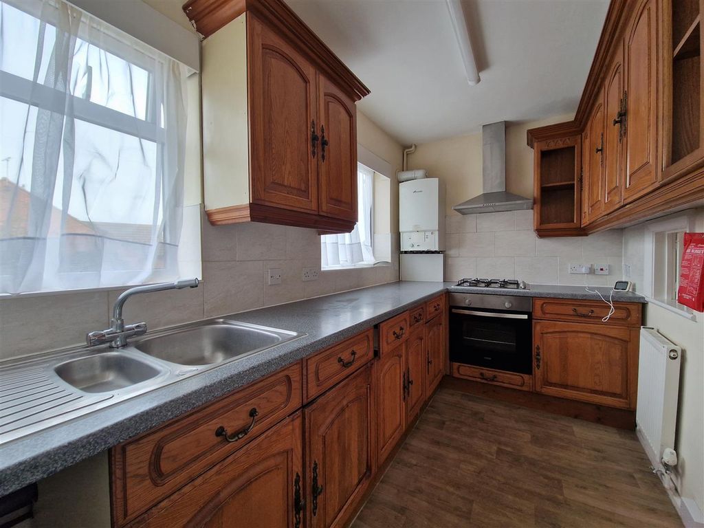 Property photo 3 of 7 Kitchen