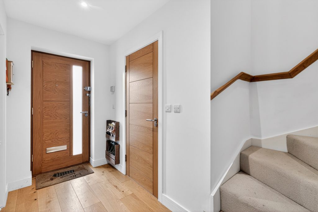 Property photo 2 of 18 Entrance Hallway