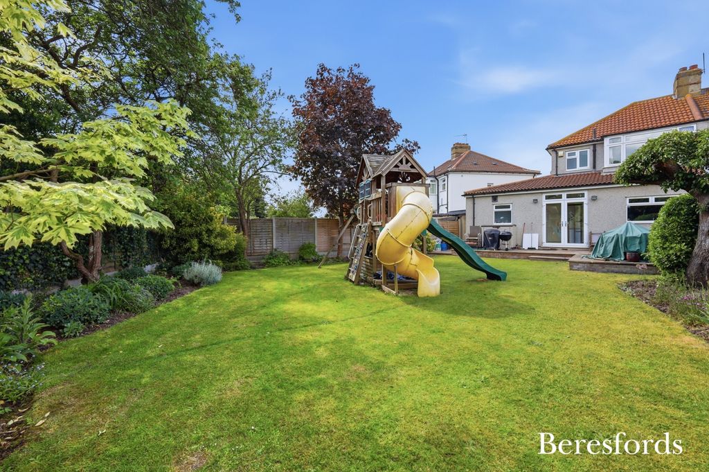 Additional image 4 of 4 bed semi-detached house for saleSeabrook Gardens, Romford RM7