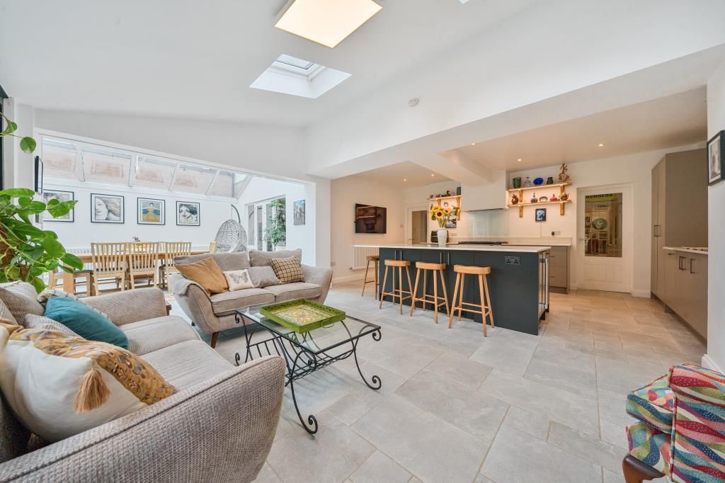 Property photo 3 of 23 Kitchen