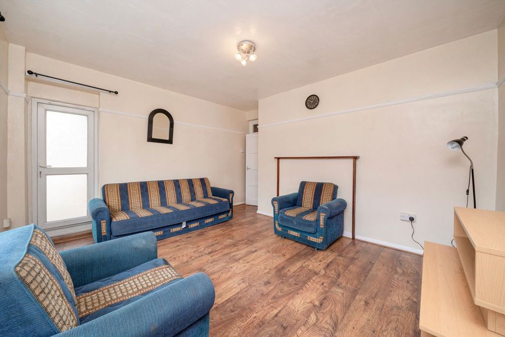 Property photo 3 of 7