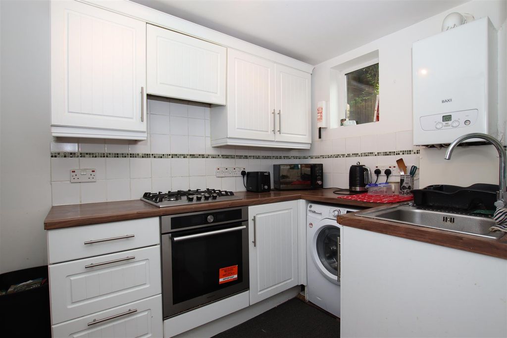 Property photo 2 of 10 Kitchen.Jpg