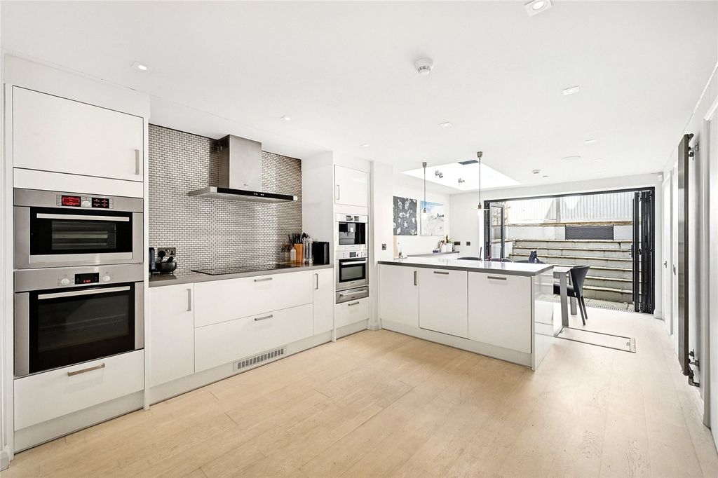 Property photo 2 of 18 Kitchen/Dining