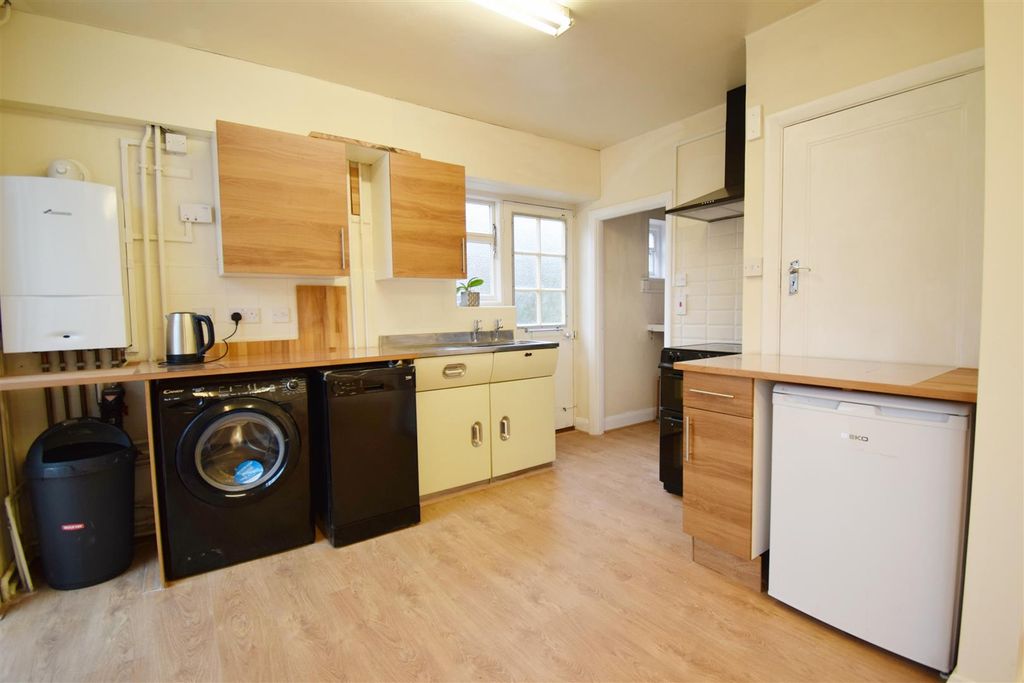 Property photo 2 of 16 Kitchen / Breakfast Room