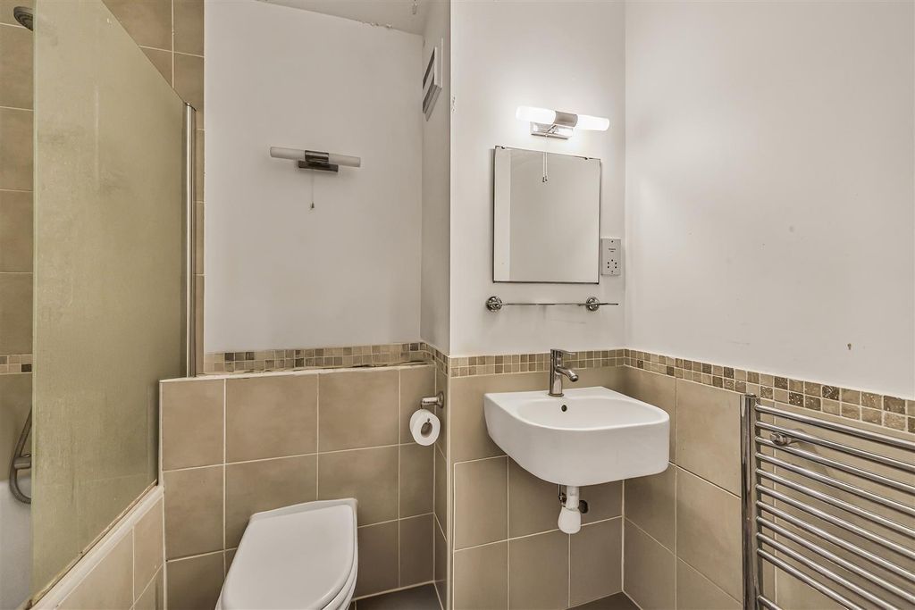 Property photo 1 of 13 Eden_Harper_72_Park_South__Austin_Rd_Sw11_1.Jpg