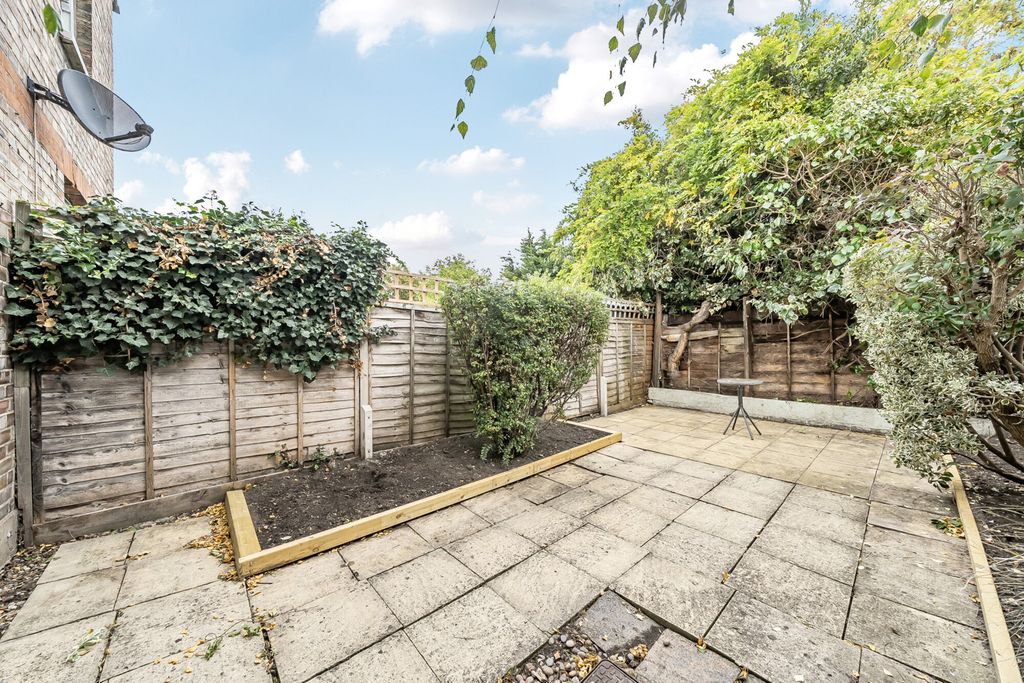 Property photo 2 of 16 Garden